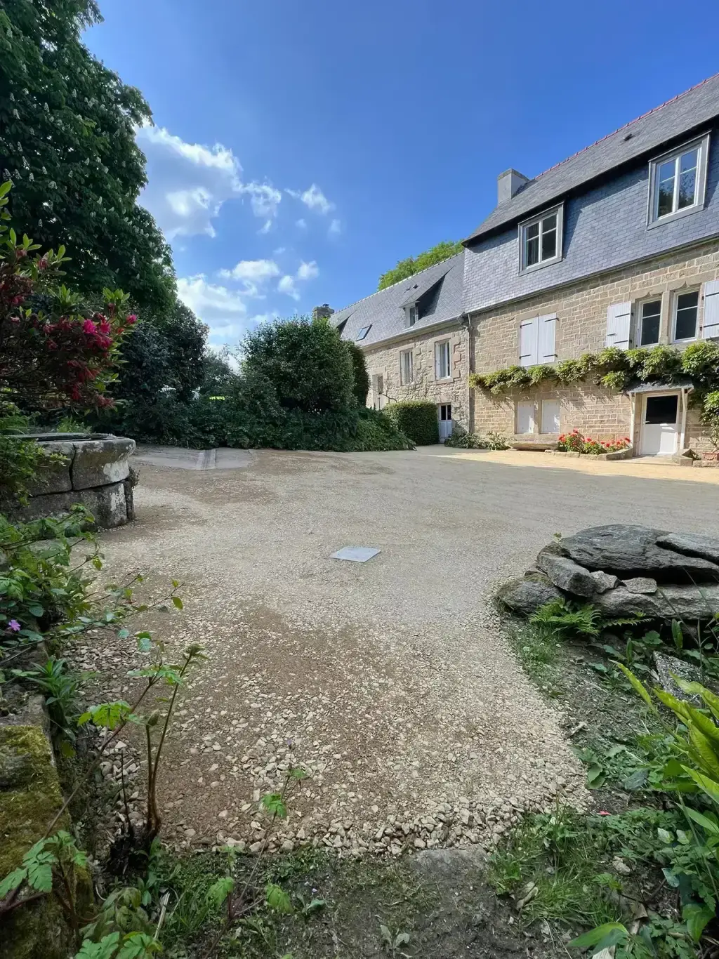 Allée et cour en stabilisé 0/20 finies devant la longère, Airbnb à Douarnenez